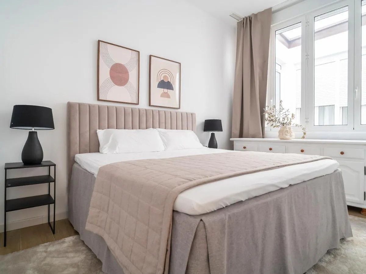 Sanders Lavender - Delightful Two-Bedroom Apartment Downtown Málaga