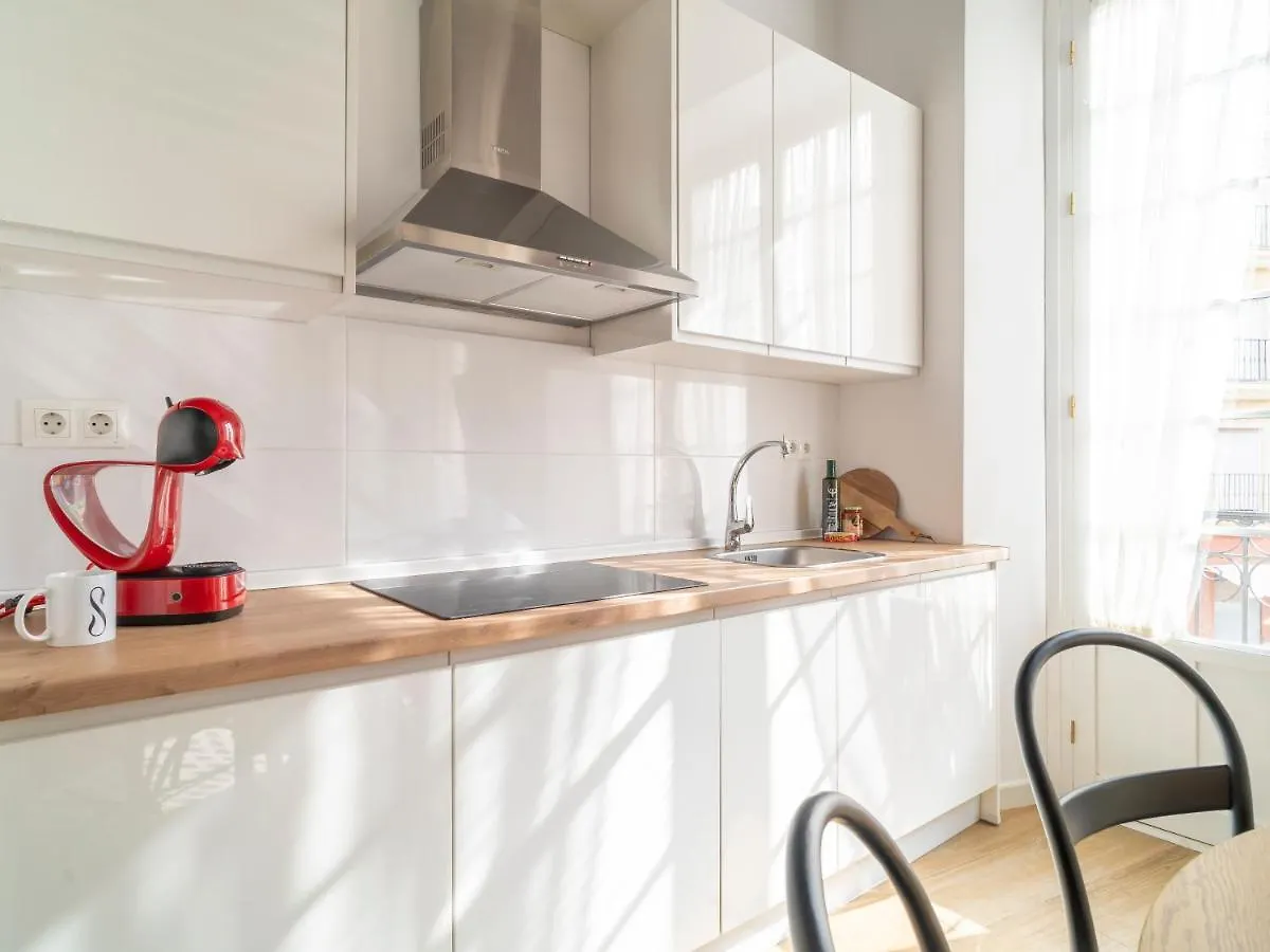 Sanders Lavender - Delightful Two-Bedroom Apartment Downtown Málaga 0*,  España