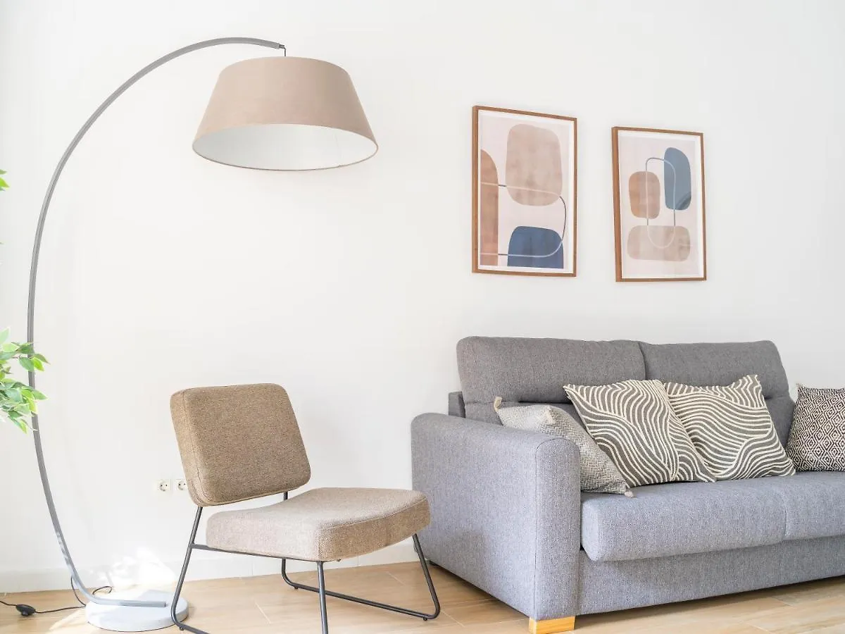 Sanders Lavender - Delightful Two-Bedroom Apartment Downtown Málaga