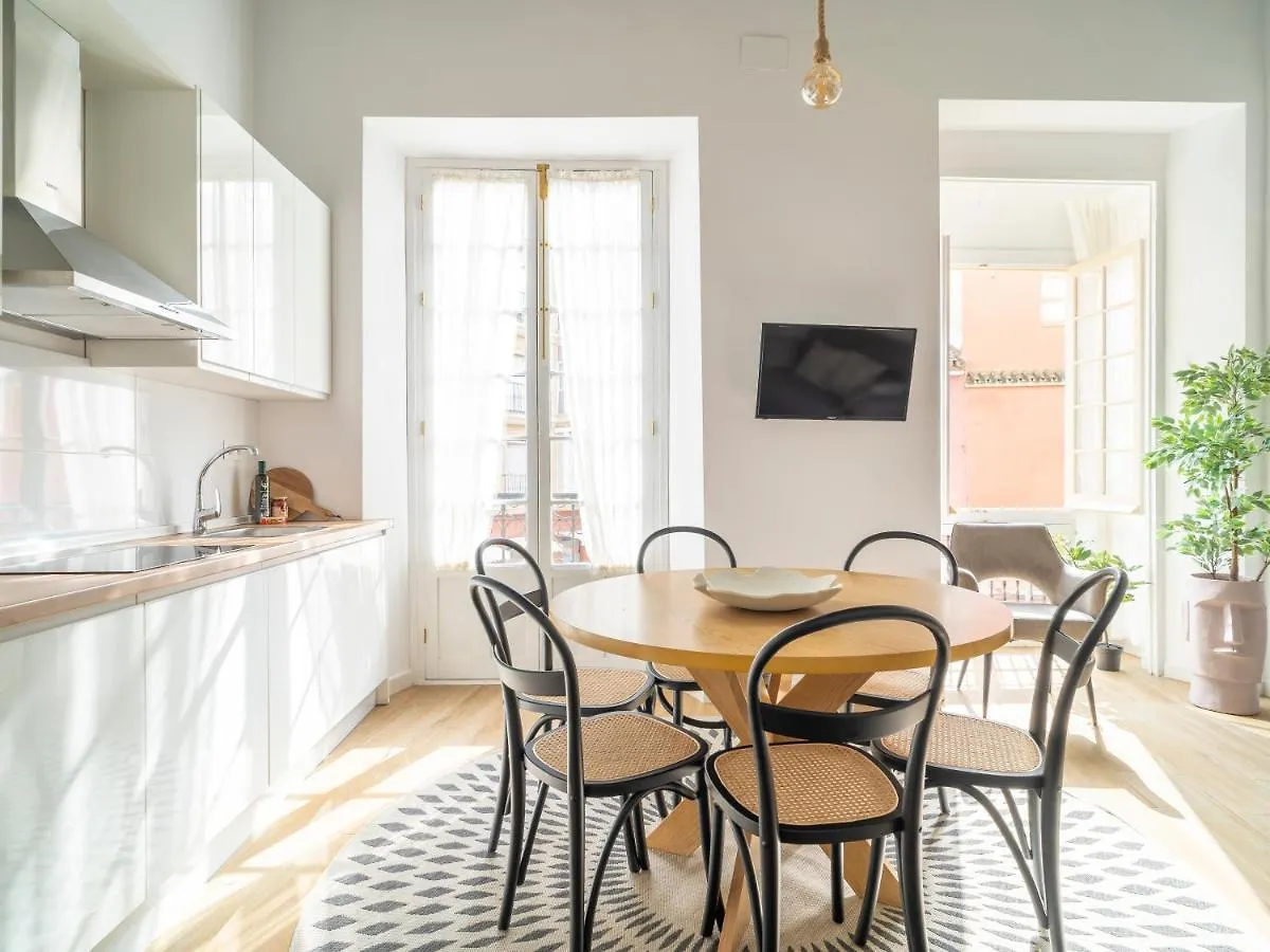 Sanders Lavender - Delightful Two-Bedroom Apartment Downtown Málaga