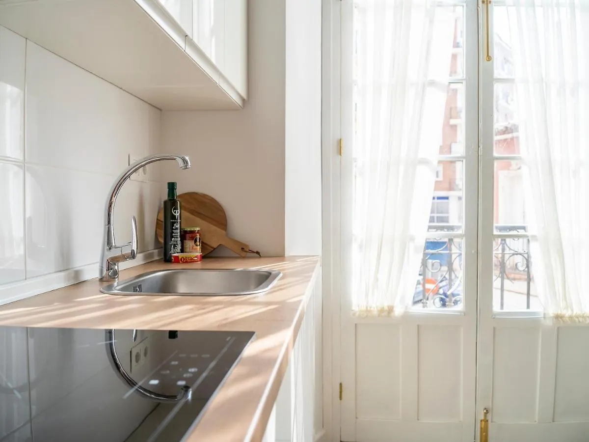Sanders Lavender - Delightful Two-Bedroom Apartment Downtown Malaga